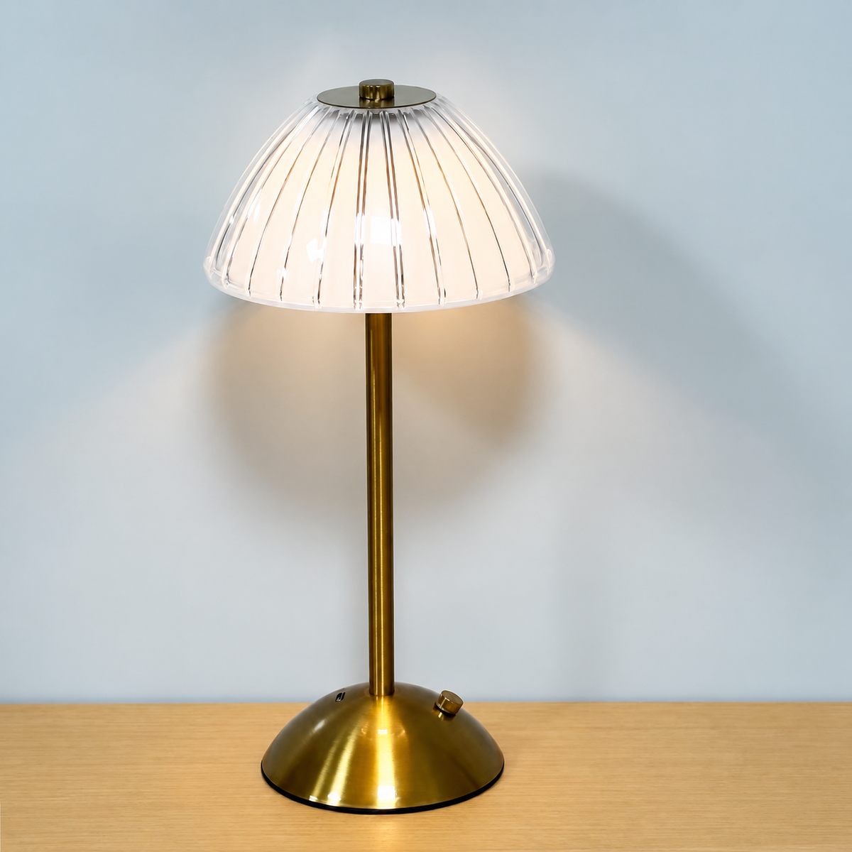 Crystal LED Table Lamp – Rechargeable battery and cordless operation