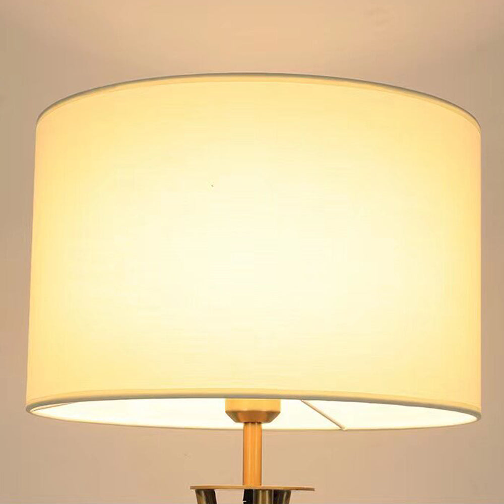 Nordic-style tripod floor lamp in iron and wood – Light-coloured cylindrical lampshade